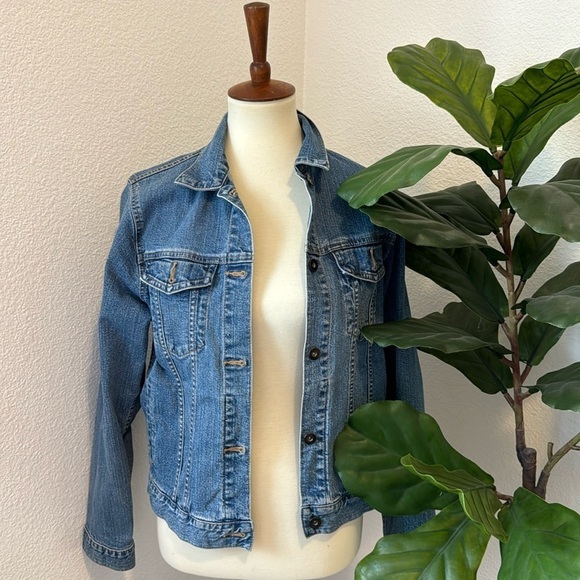 Uniqlo Jackets & Blazers - Uniqlo Denim Jacket